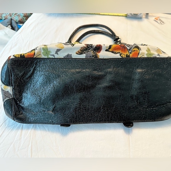 Beautiful Butterfly Overnight Travel Carpet Bag Unique Tapestry Feel - Picture 5 of 11